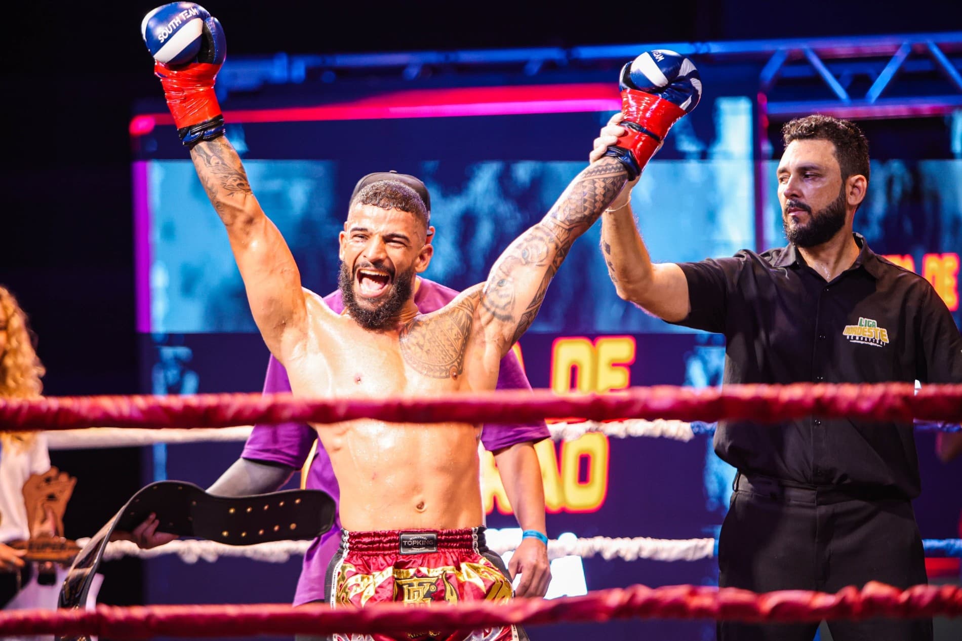 Arena lotada marca mais uma edição do Siam Super Fight