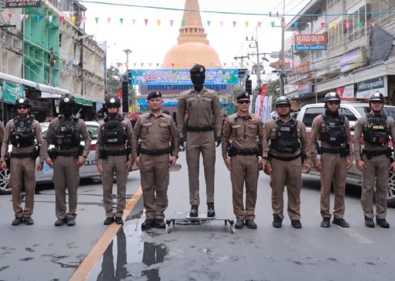 Tailândia revela o “Ciborgue Policial com IA”: Robô inteligente se junta à força policial e reforça a segurança no Songkran