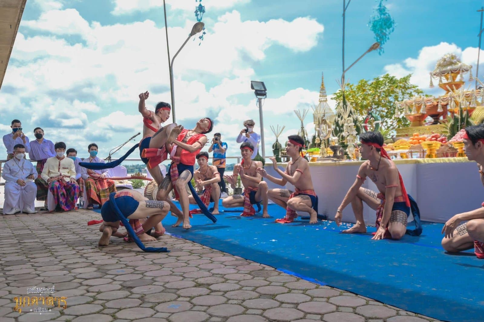 Grupo Tailandês de dança viraliza com Muayboran Sakonnakhon