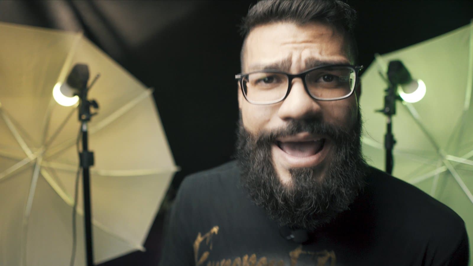 Raphael fala sobre os gritos dos atletas no Muaythai em seu canal no Youtube