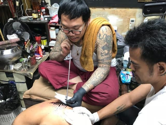Conheça a Sak Yant a tatuagem sagrada usada no Muaythai